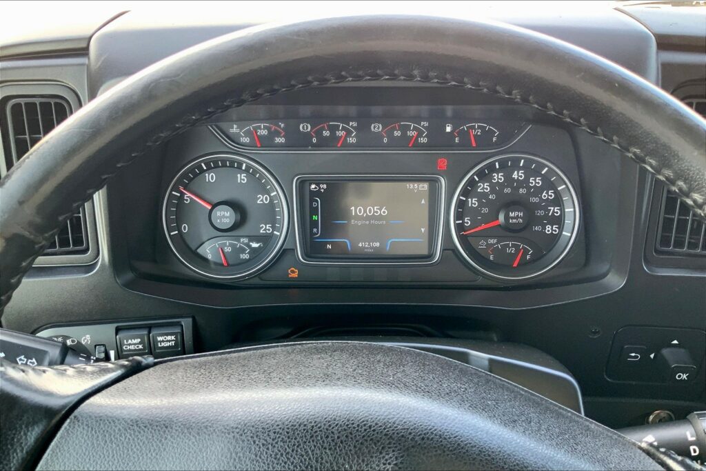 2021 CUM LT625 6×4 Sleeper