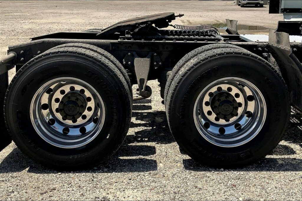 2021 CUM LT625 6×4 Sleeper