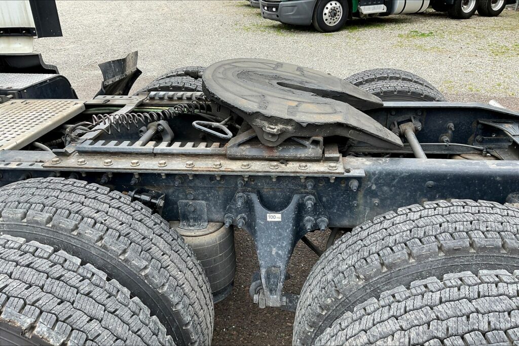 2021 CUM LT625 6×4 Sleeper