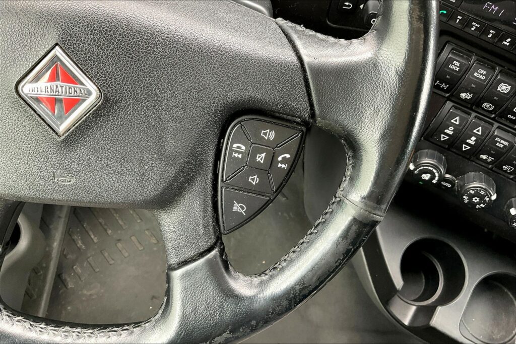 2021 CUM LT625 6×4 Sleeper