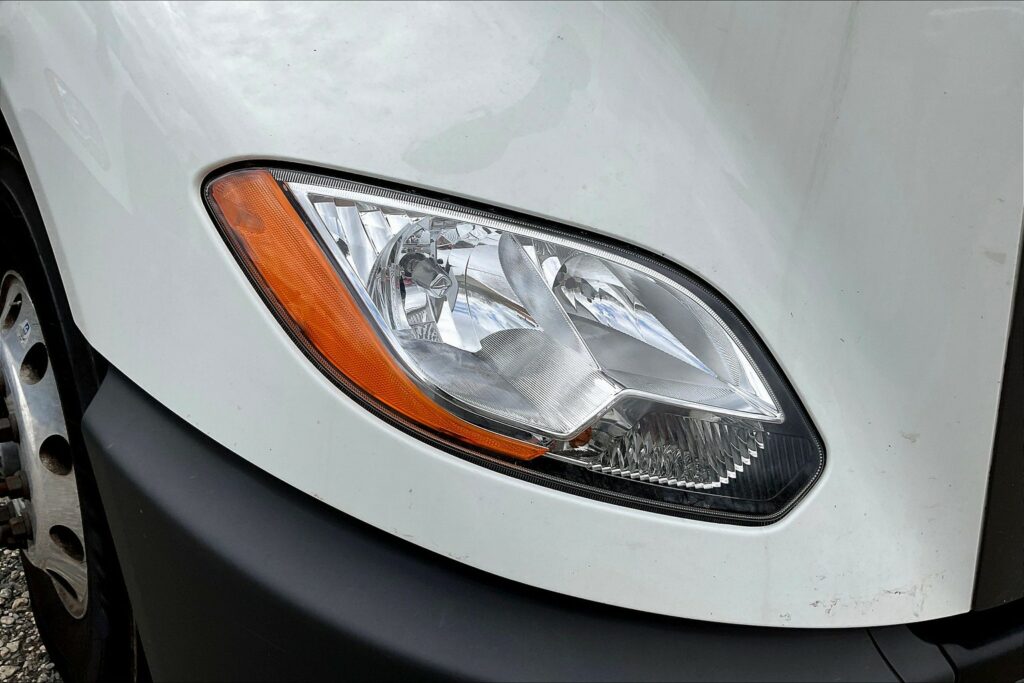 2021 CUM LT625 6×4 Sleeper