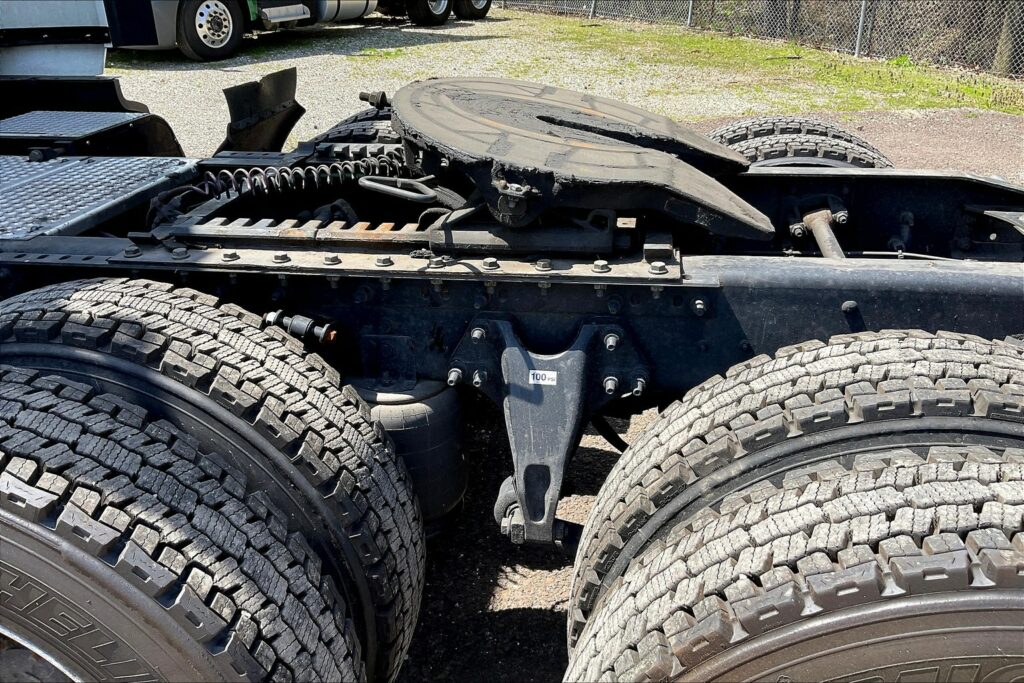 2021 CUM LT625 6×4 Sleeper