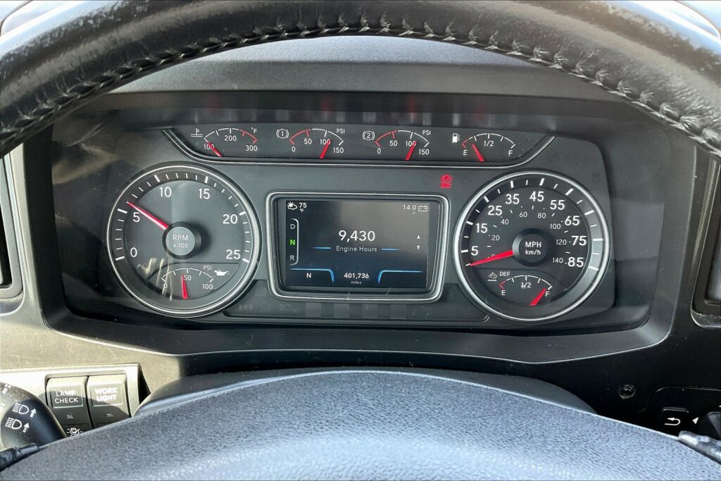 2021 CUM LT625 6×4 Sleeper