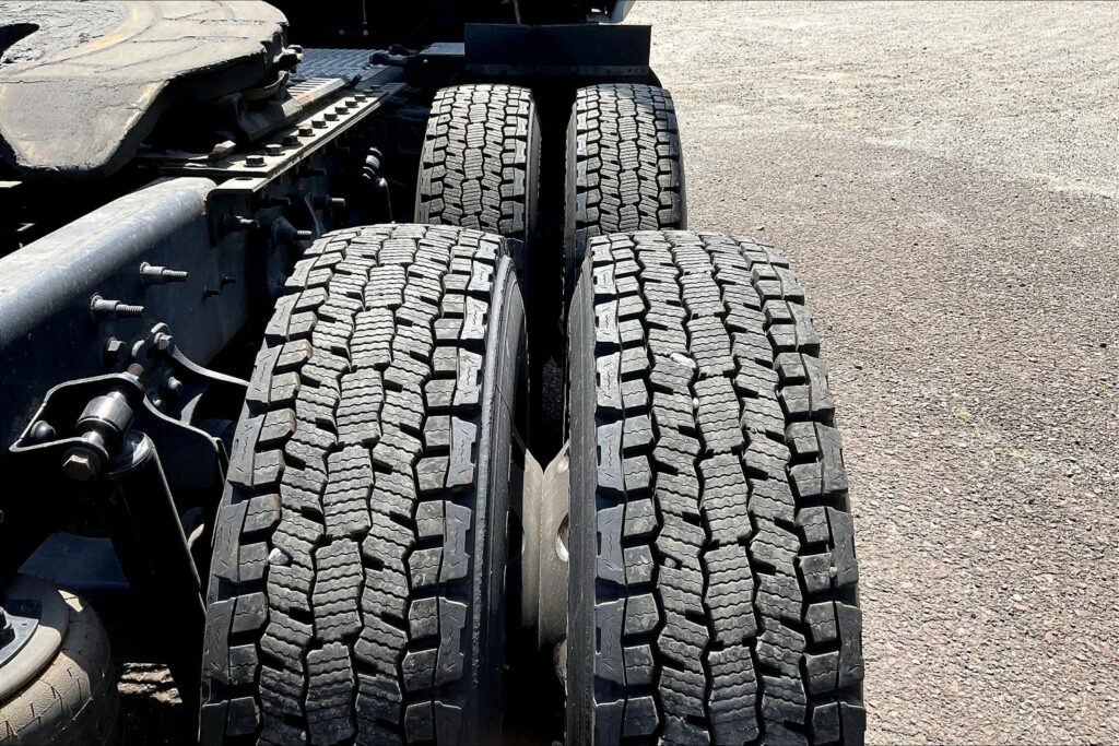 2021 CUM LT625 6×4 Sleeper