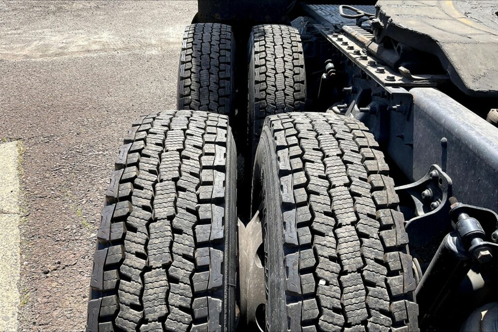 2021 CUM LT625 6×4 Sleeper