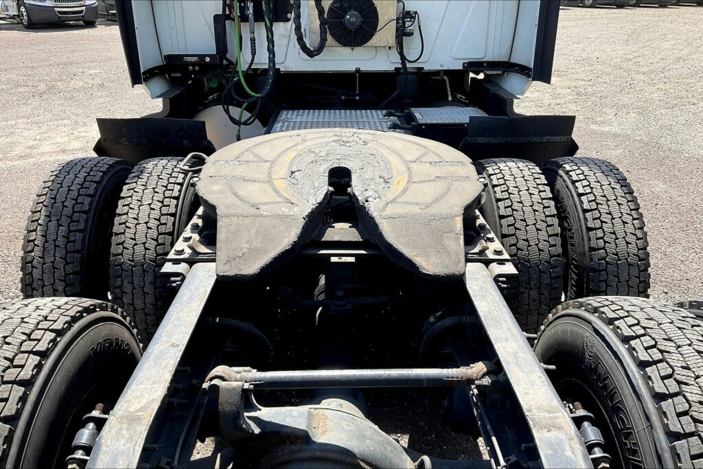 2021 CUM LT625 6×4 Sleeper