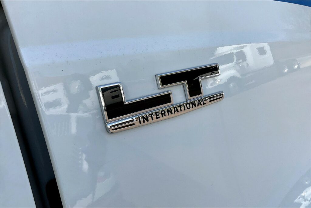 2021 CUM LT625 6×4 Sleeper