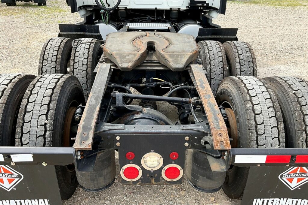 2022 CUM LT625 6×4 Sleeper