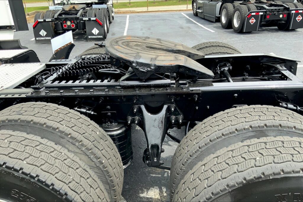 2021 CUM LT625 6×4 Sleeper