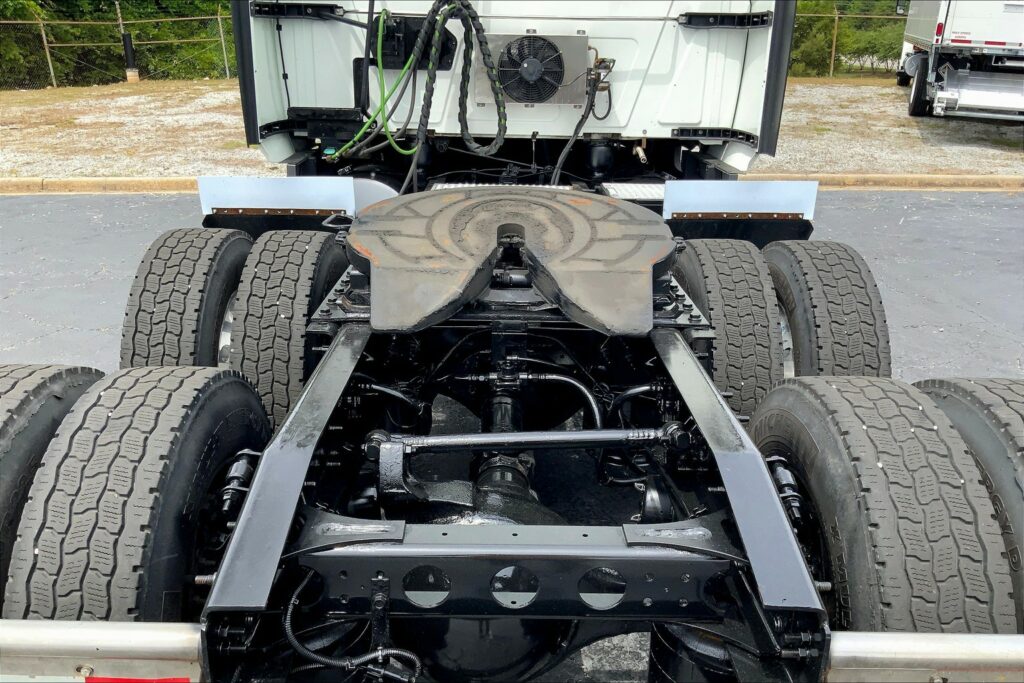 2021 CUM LT625 6×4 Sleeper