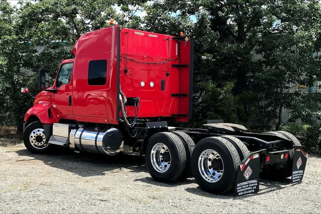 2021 CUM LT625 6×4 Sleeper