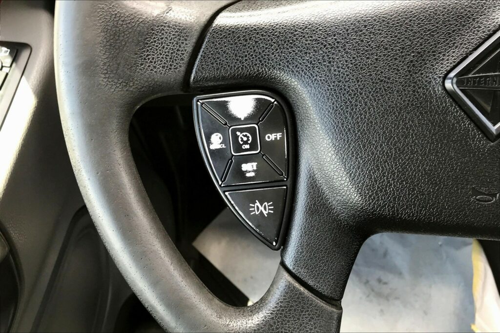 2021 CUM LT625 6×4 Sleeper