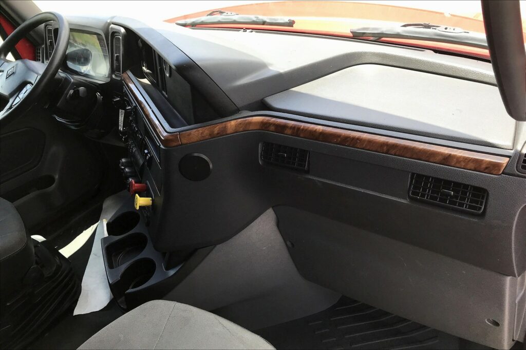 2021 CUM LT625 6×4 Sleeper