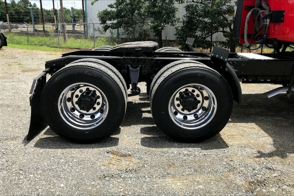 2021 CUM LT625 6×4 Sleeper