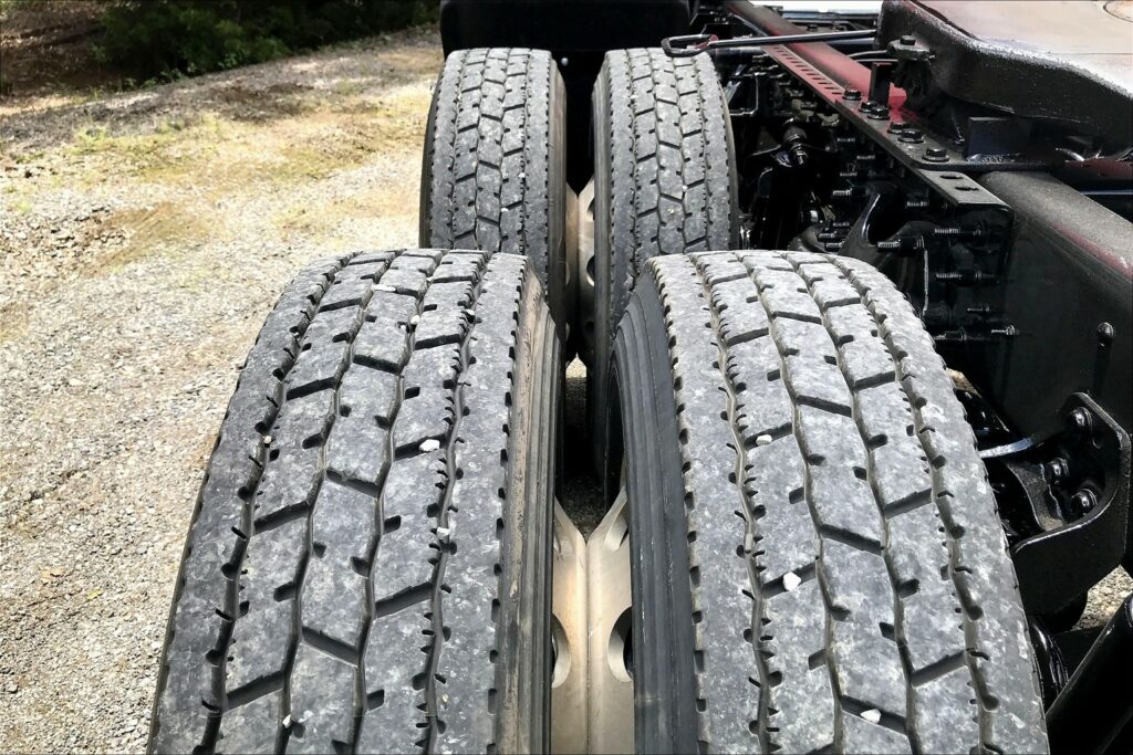 2021 CUM LT625 6×4 Sleeper