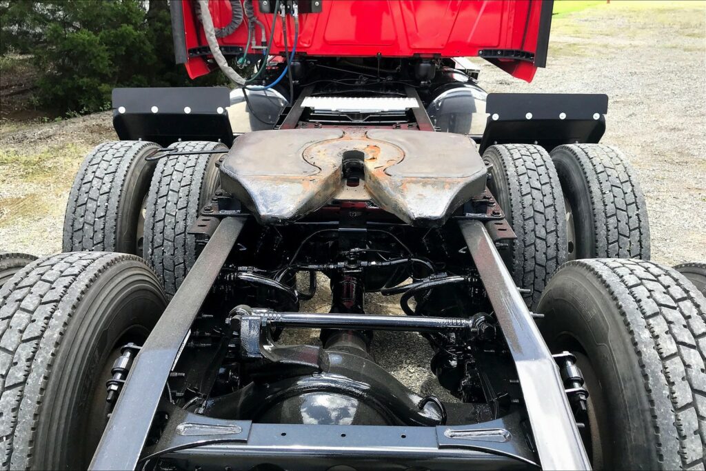 2021 CUM LT625 6×4 Sleeper