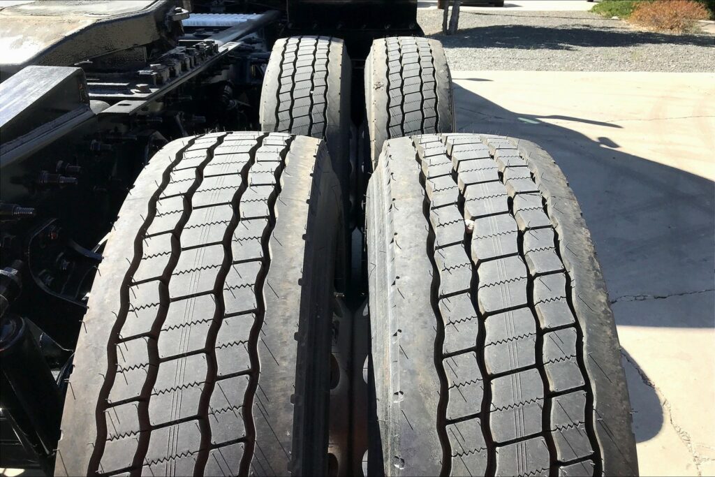 2021 CUM LT625 6×4 Sleeper