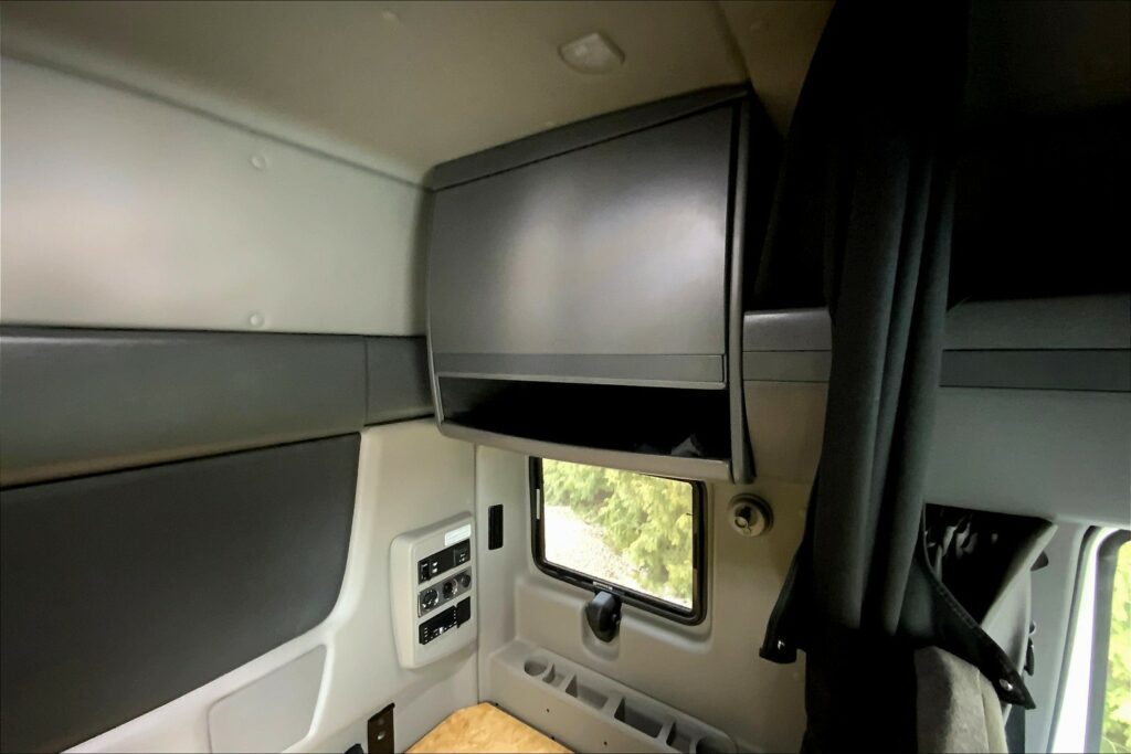 2022 CUM LT625 6×4 Sleeper