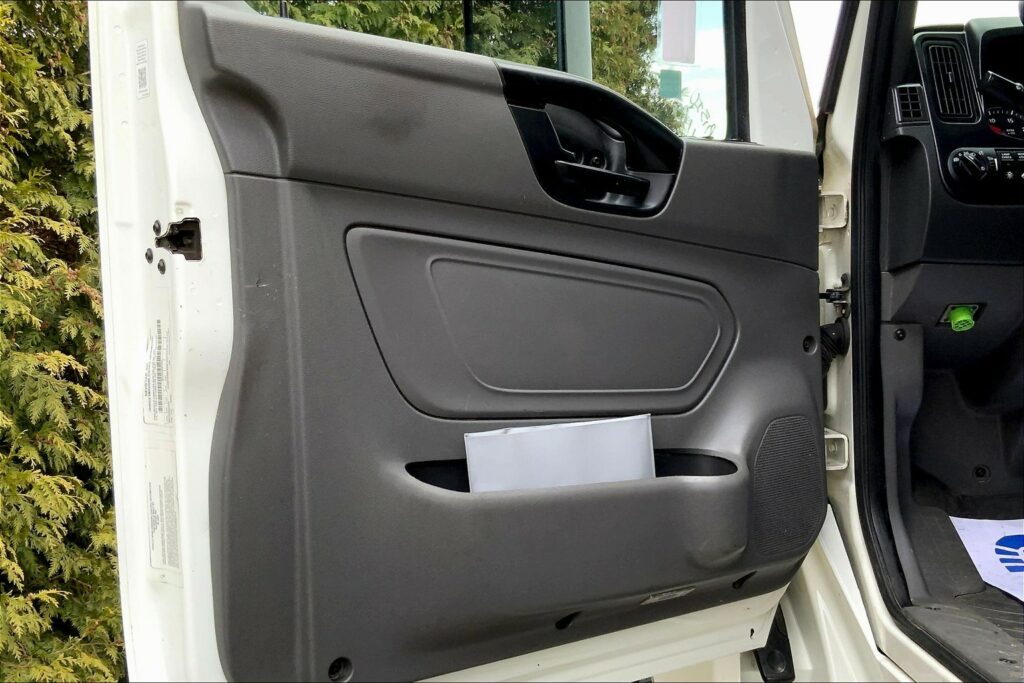 2022 CUM LT625 6×4 Sleeper