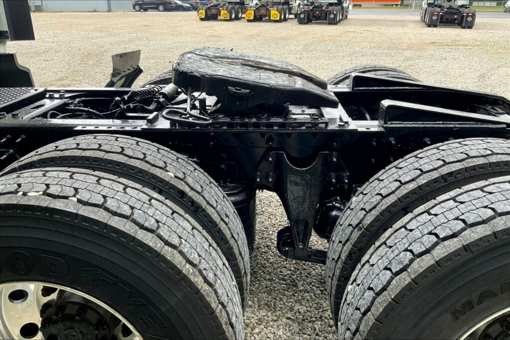 2022 CUM LT625 6×4 Sleeper