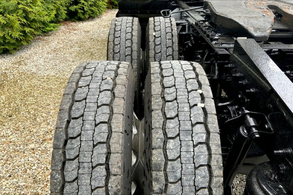 2022 CUM LT625 6×4 Sleeper