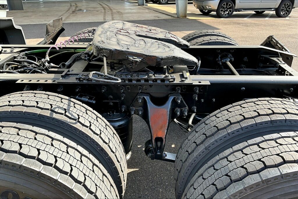 2022 CUM LT625 6×4 Sleeper