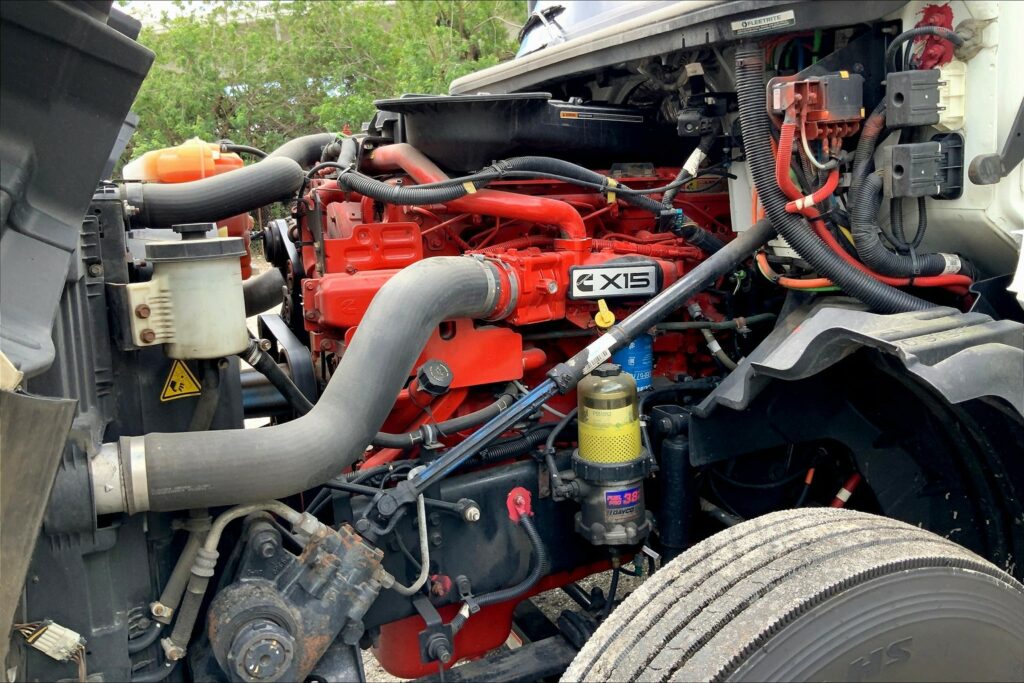 2022 CUM LT625 6×4 Sleeper