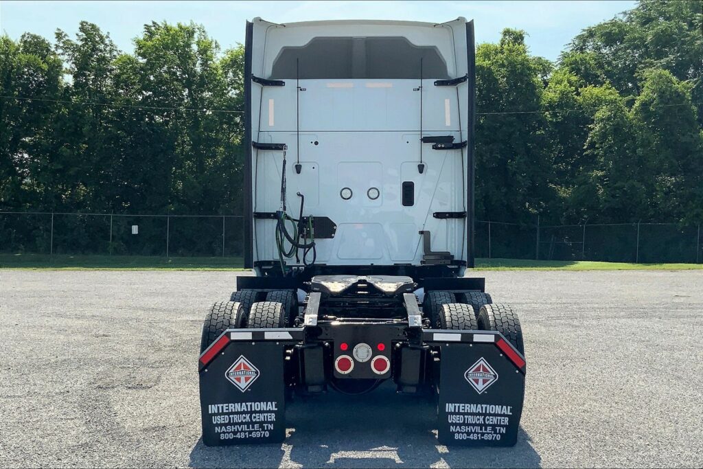 2023 CUM LT625 6X4 Sleeper