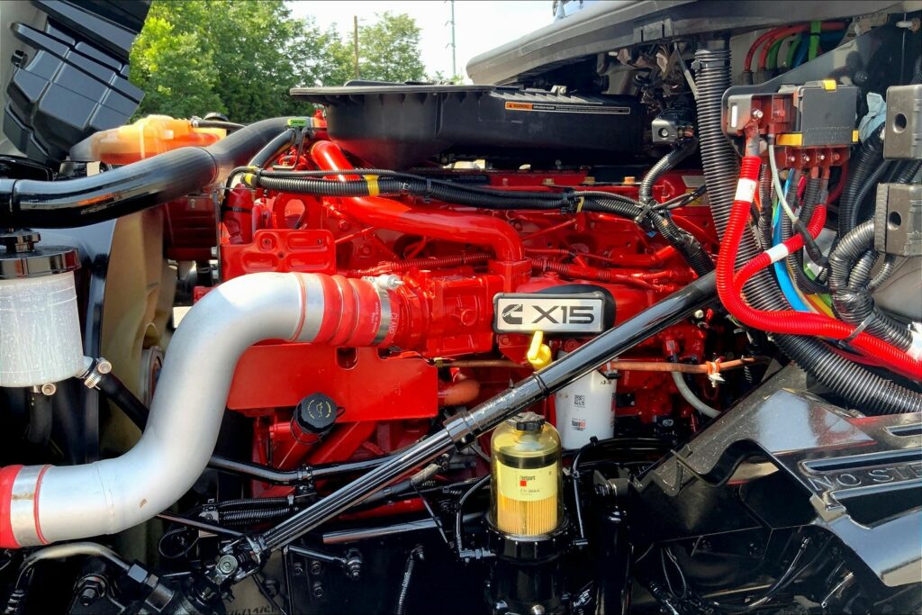 2023 CUM LT625 6X4 Sleeper