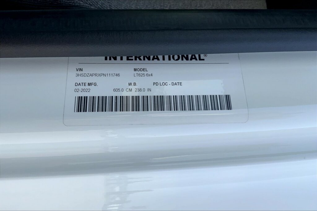 2023 CUM LT625 6X4 Sleeper