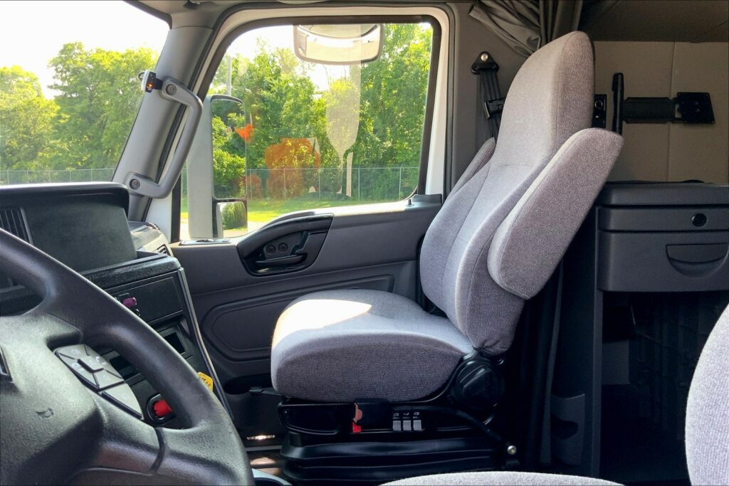 2023 CUM LT625 6X4 Sleeper