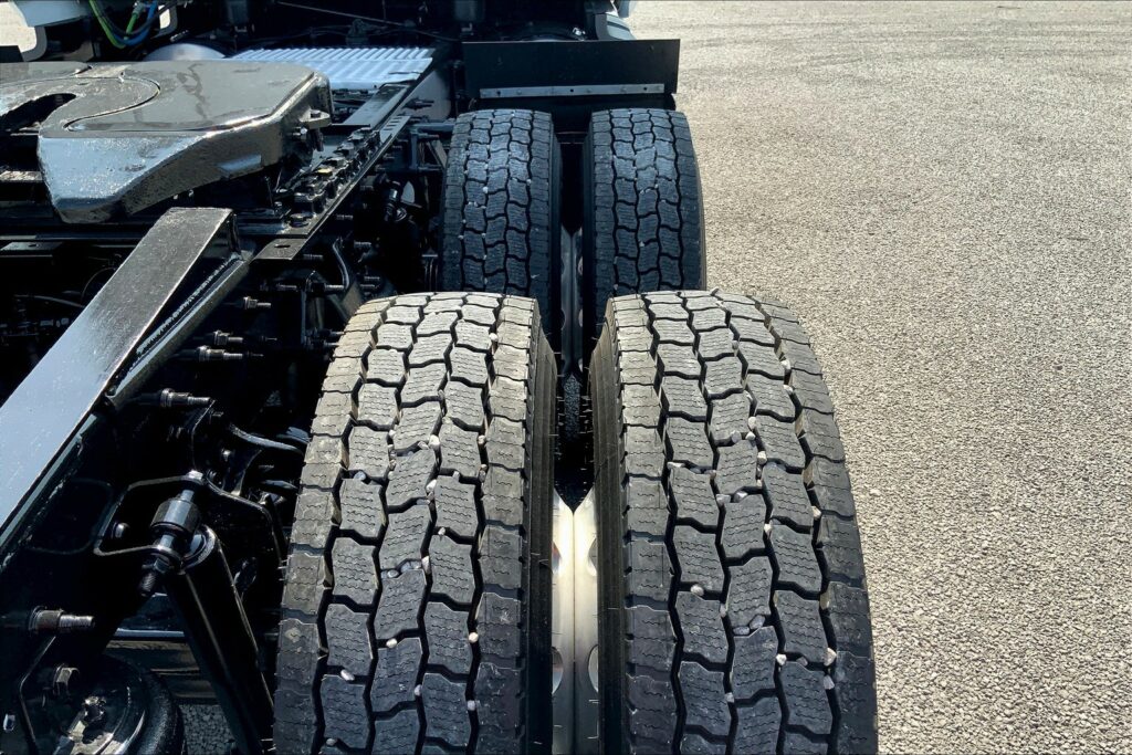 2023 CUM LT625 6X4 Sleeper