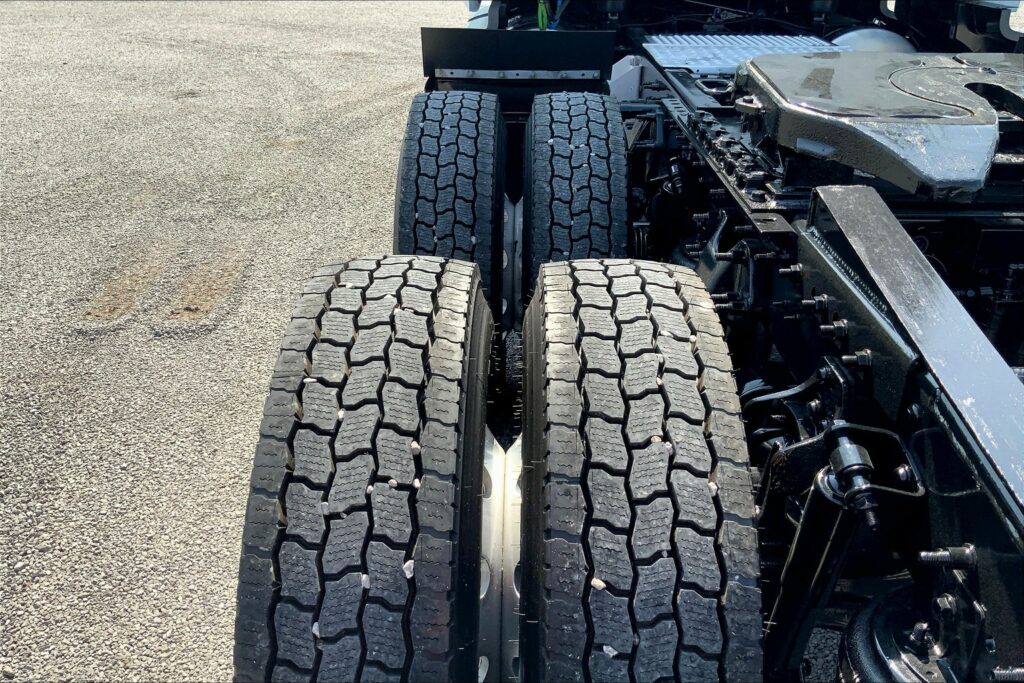 2023 CUM LT625 6X4 Sleeper