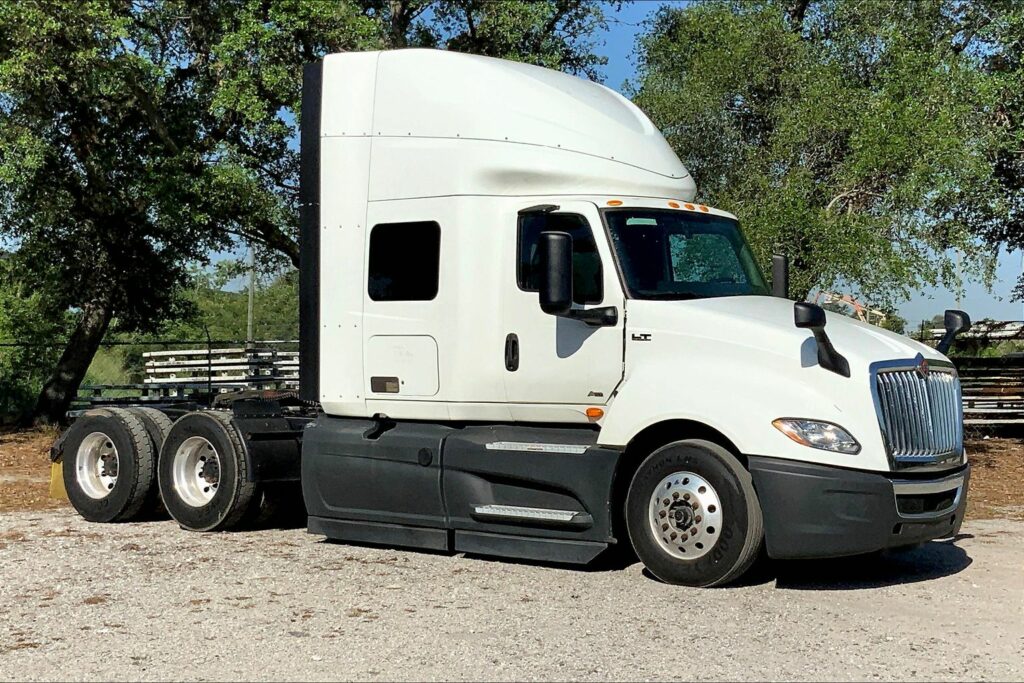 2022 INT LT625 6×4 Sleeper