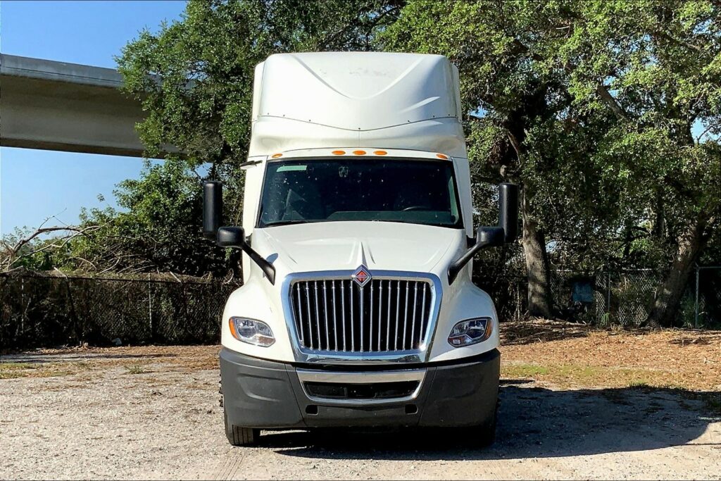 2022 INT LT625 6×4 Sleeper