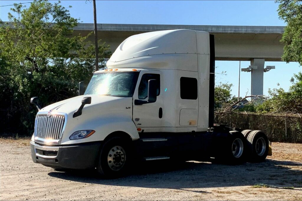 2022 INT LT625 6×4 Sleeper