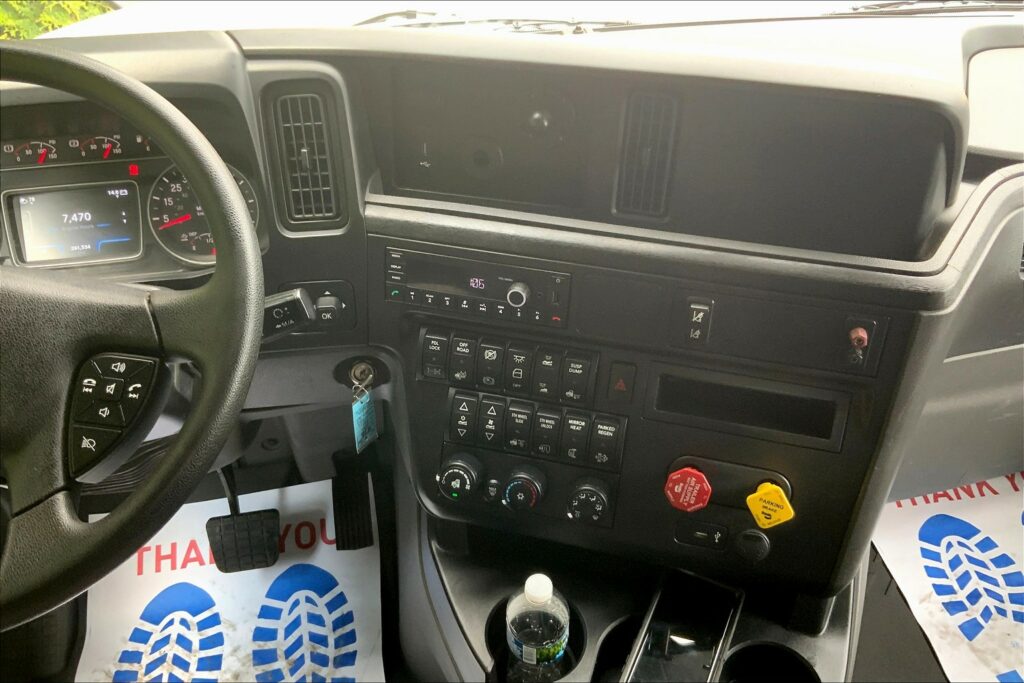 2022 INT LT625 6×4 Sleeper