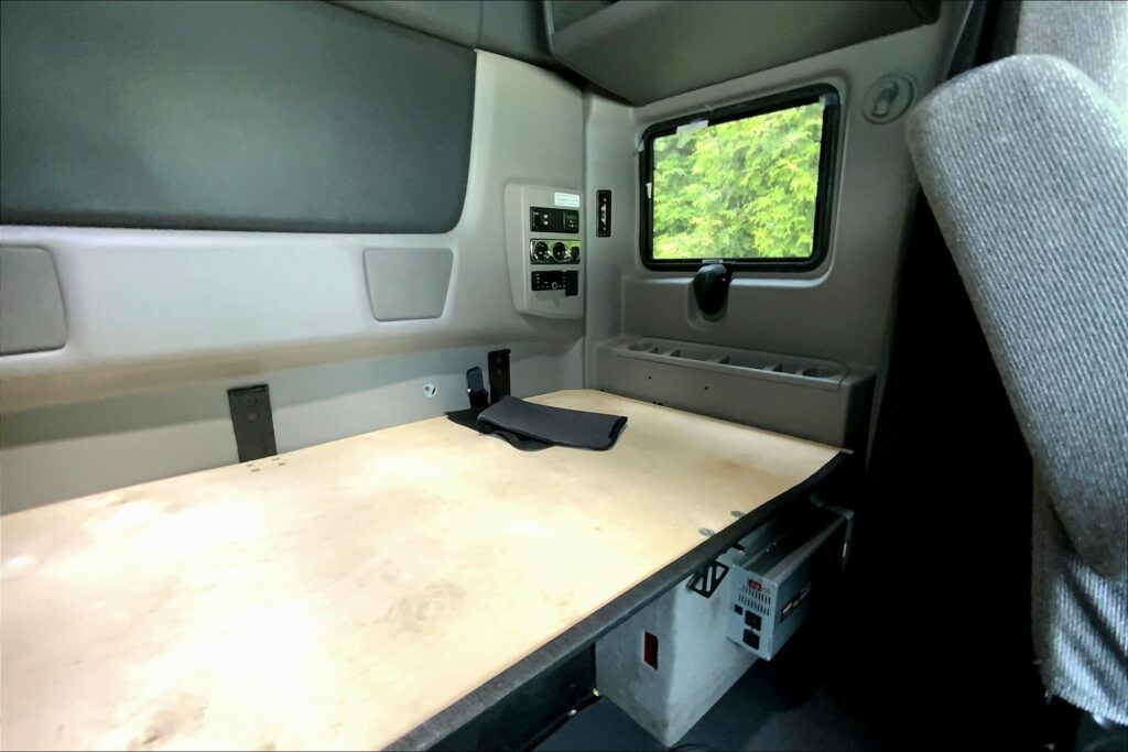 2022 INT LT625 6×4 Sleeper