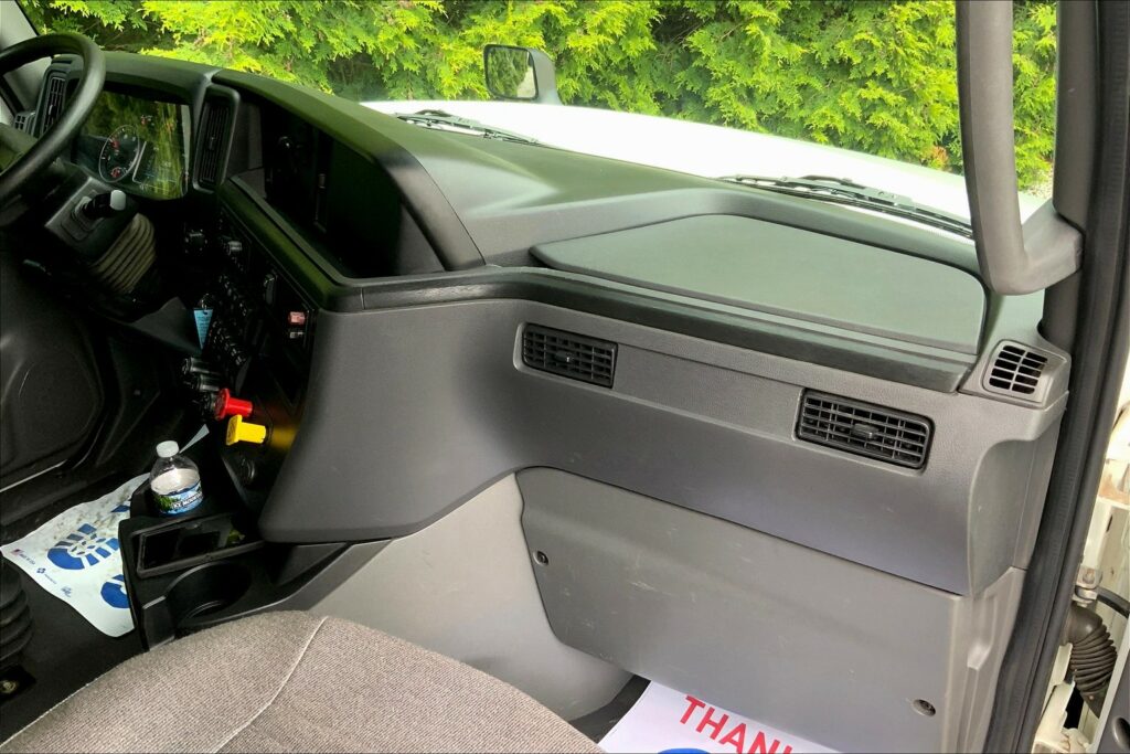 2022 INT LT625 6×4 Sleeper