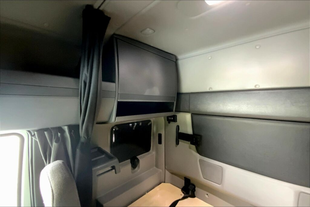 2022 INT LT625 6×4 Sleeper