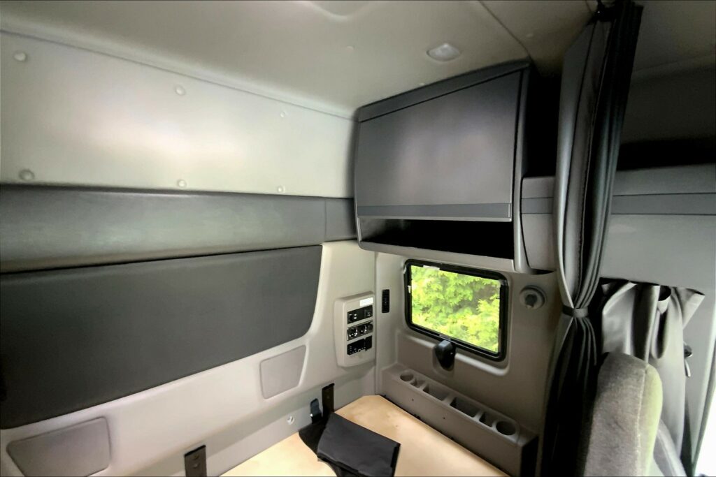 2022 INT LT625 6×4 Sleeper