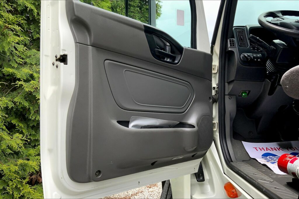 2022 INT LT625 6×4 Sleeper