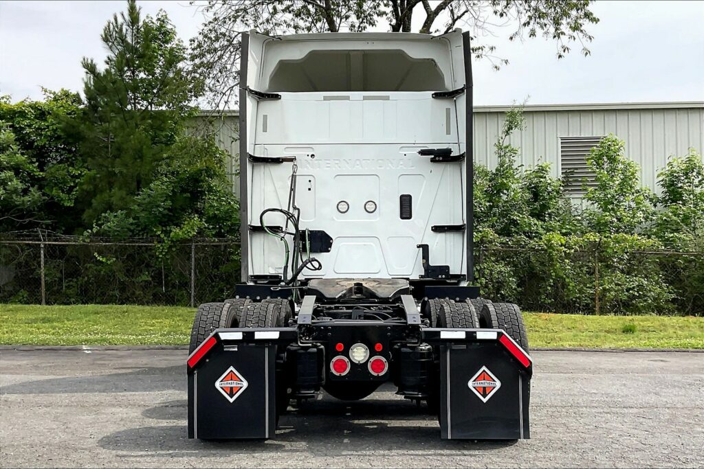 2021 INT LT625 6×4 Sleeper