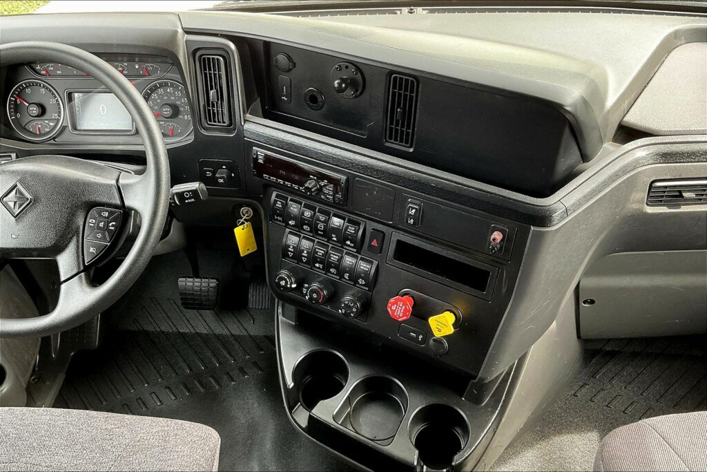 2021 INT LT625 6×4 Sleeper