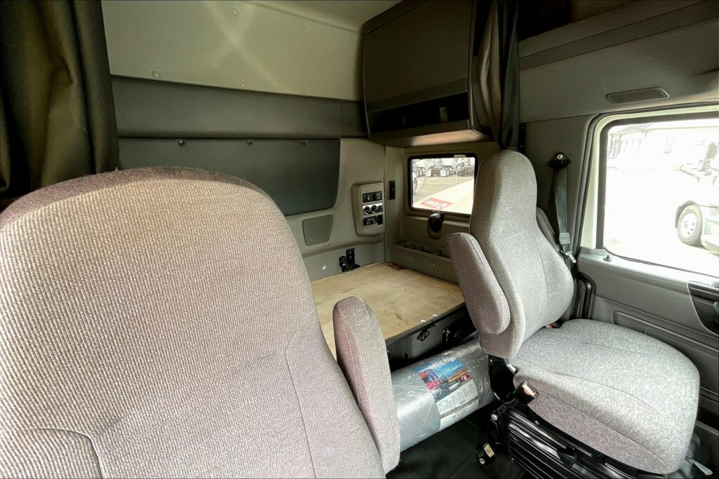 2021 INT LT625 6×4 Sleeper