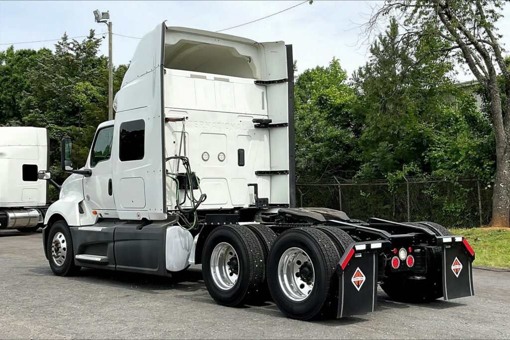 2021 INT LT625 6×4 Sleeper