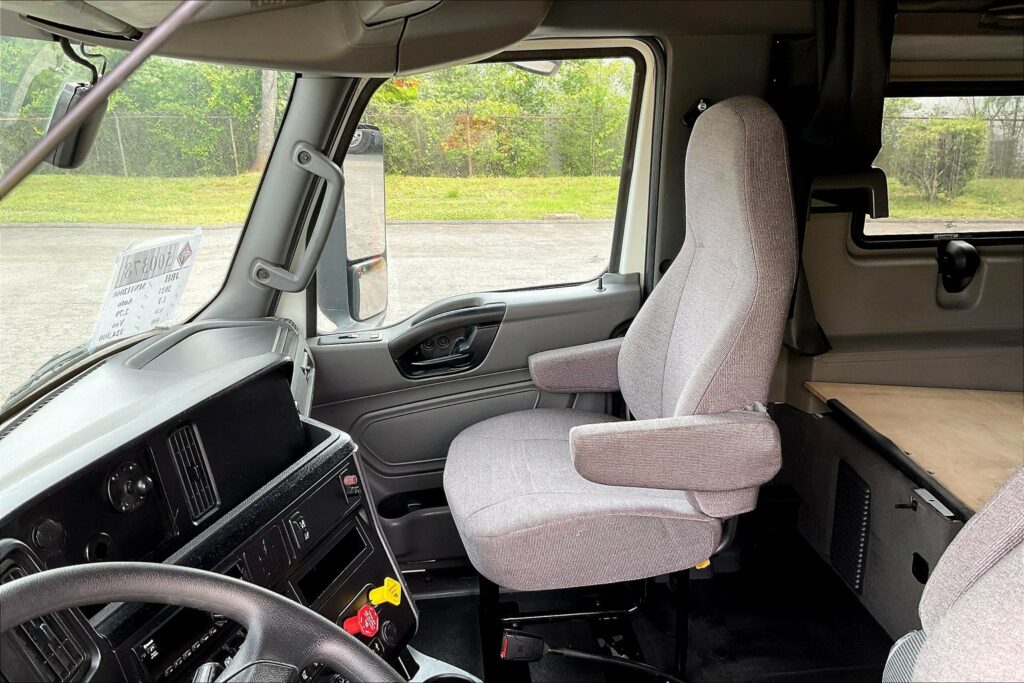 2021 INT LT625 6×4 Sleeper