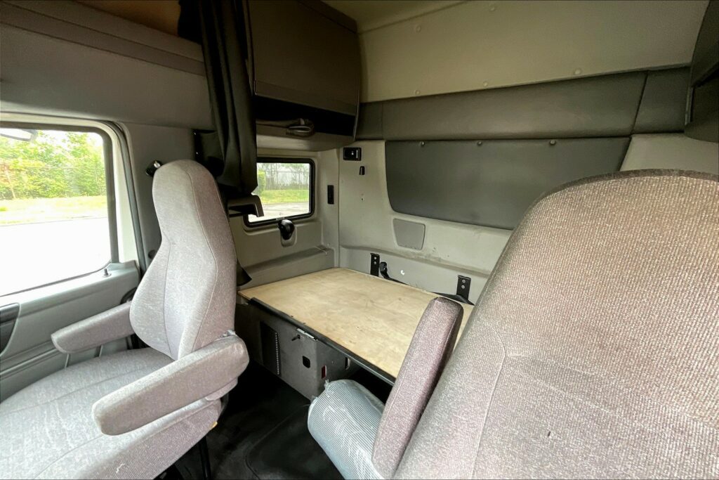 2021 INT LT625 6×4 Sleeper