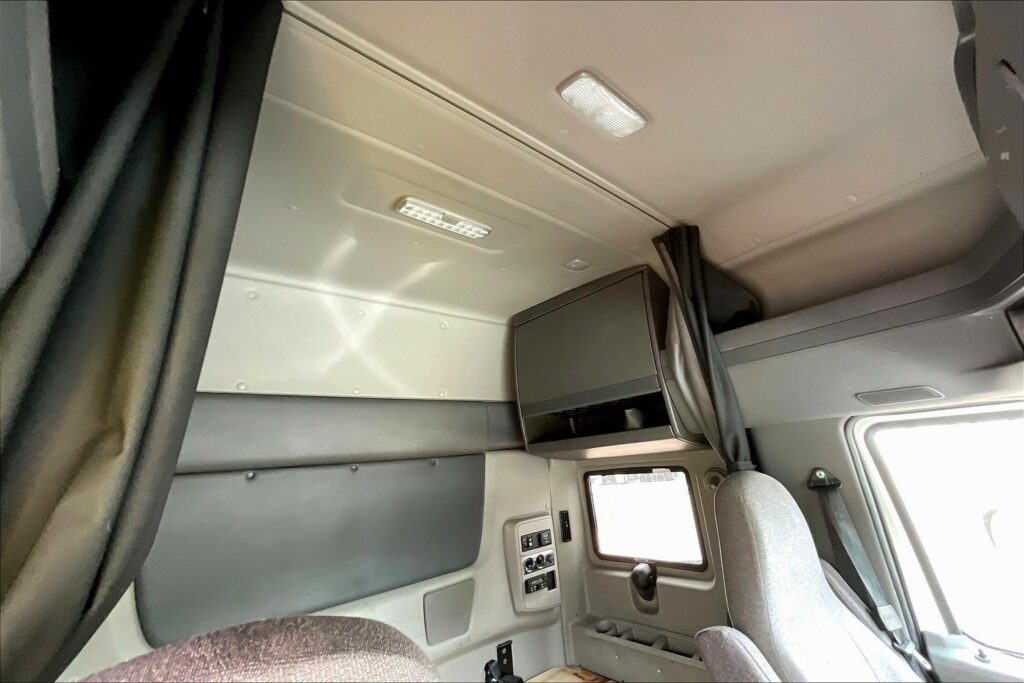 2021 INT LT625 6×4 Sleeper