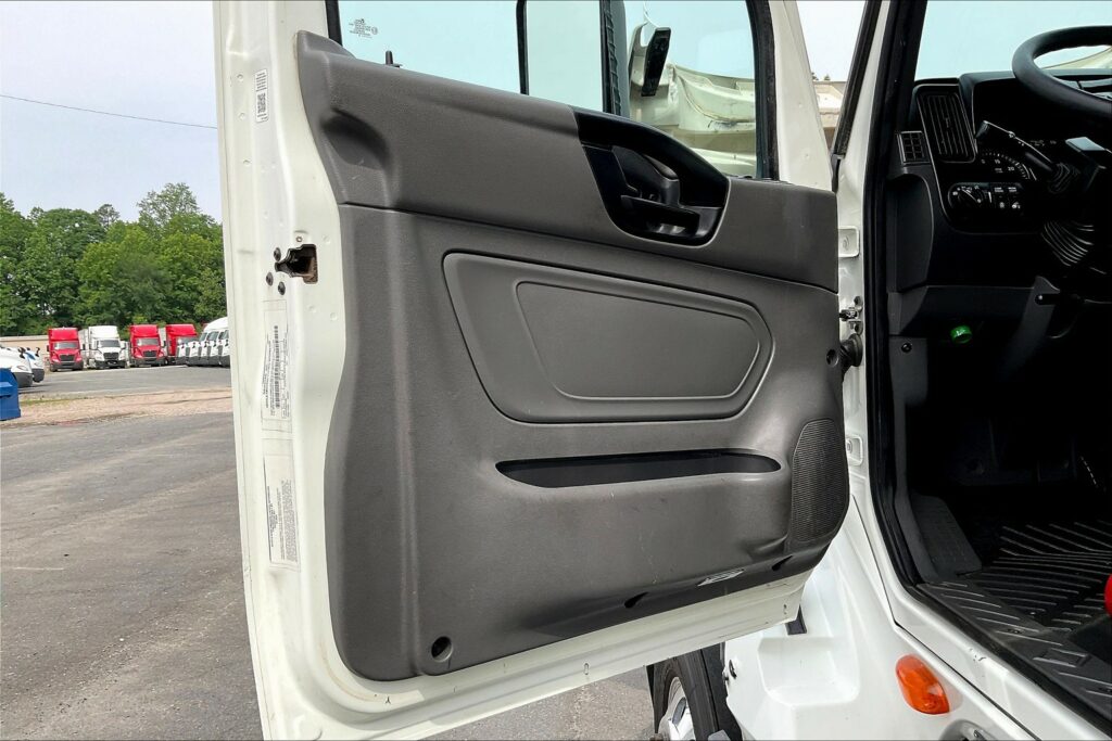 2021 INT LT625 6×4 Sleeper